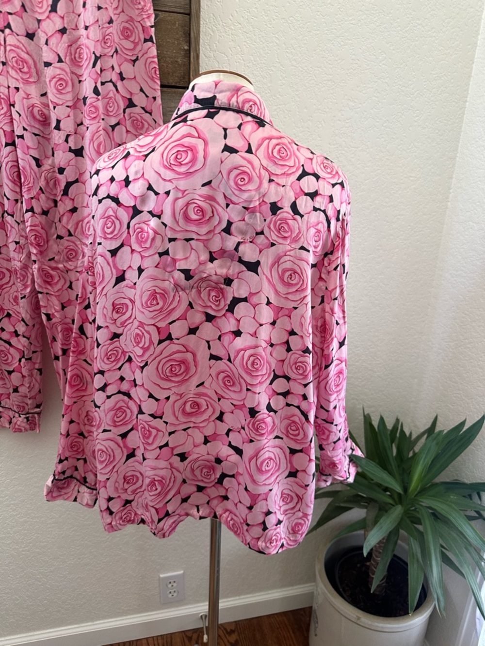 Nick & Nora Pink Rose Print 100% silk Pajama Set Floral Long Sleeve & Pants FLAW - Picture 2 of 15